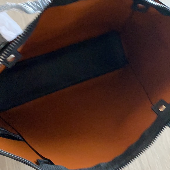 NWT Kenneth Cole Reaction black tote bag with makeup pouch, card holder & xtras - Picture 5 of 7